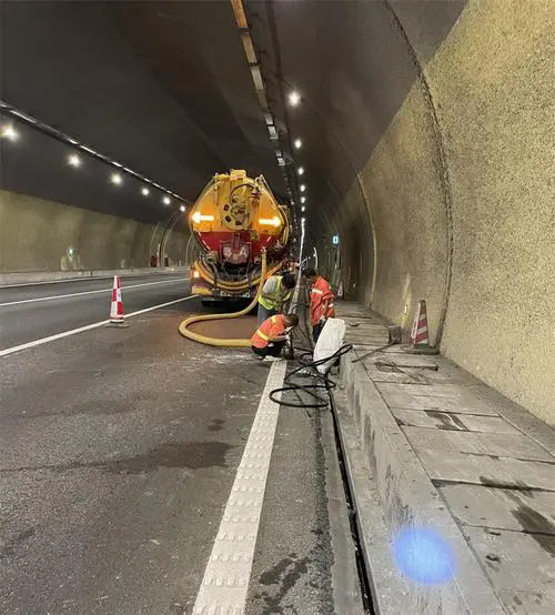 内乡隧道排水渠清淤